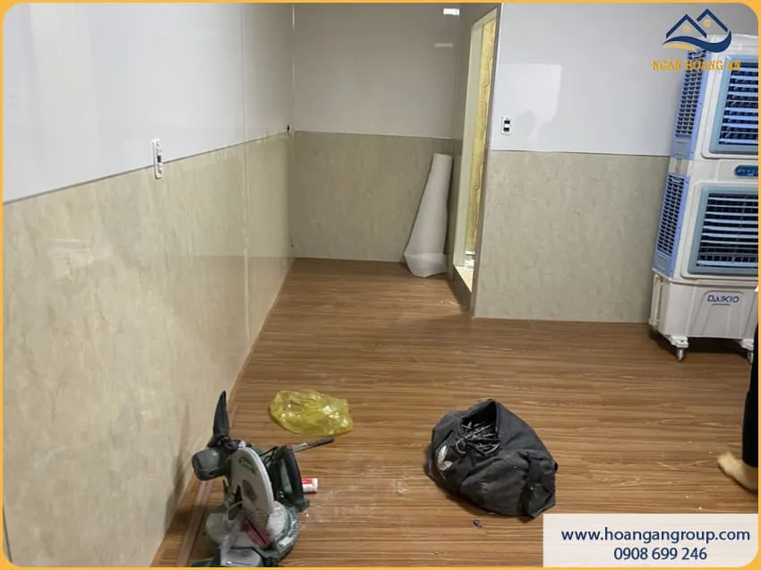 Lát Sàn Nhựa Hèm Khoá Cho Nhà Trọ