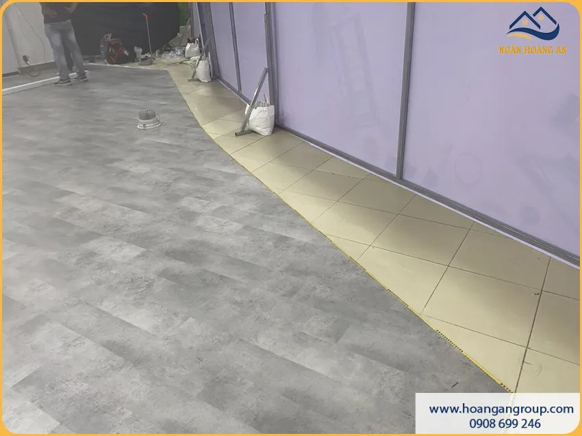 Lát Sàn Nhựa Hèm Khoá Màu Bê Tông Tự Nhiên