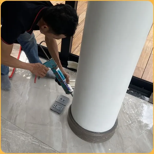 Dùng bột trét hoặc keo silicon vào hai đầu của thanh len