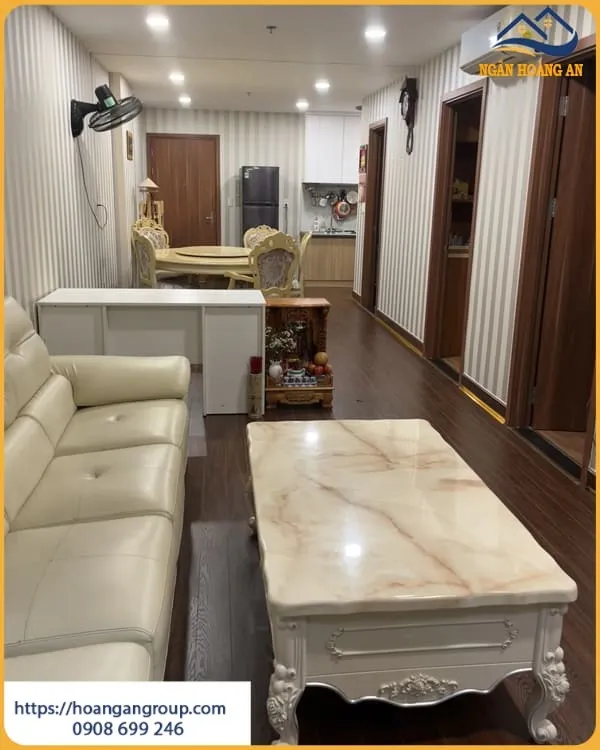 Lót Nền Sàn Gỗ Công Nghiệp Sang Trọng Cho Phòng Khách