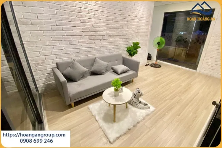 Lót Nền Sàn Gỗ Công Nghiệp Sang Trọng Cho Phòng Khách