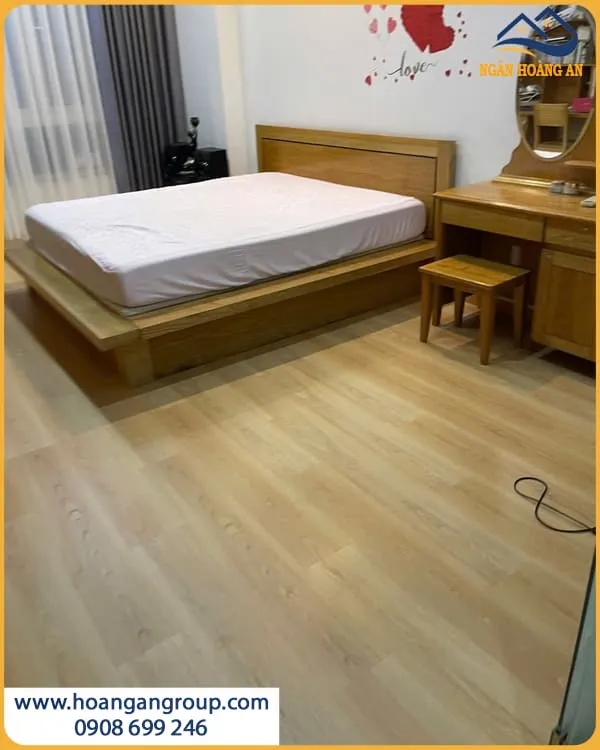 Lót Sàn Gỗ Công Nghiệp Camsan Cho Phòng Ngủ Hiện Đại