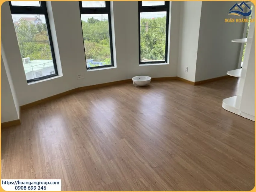 Lót Sàn Gỗ Công Nghiệp Cho Nhà Ở Tại Quận 7 TPHCM