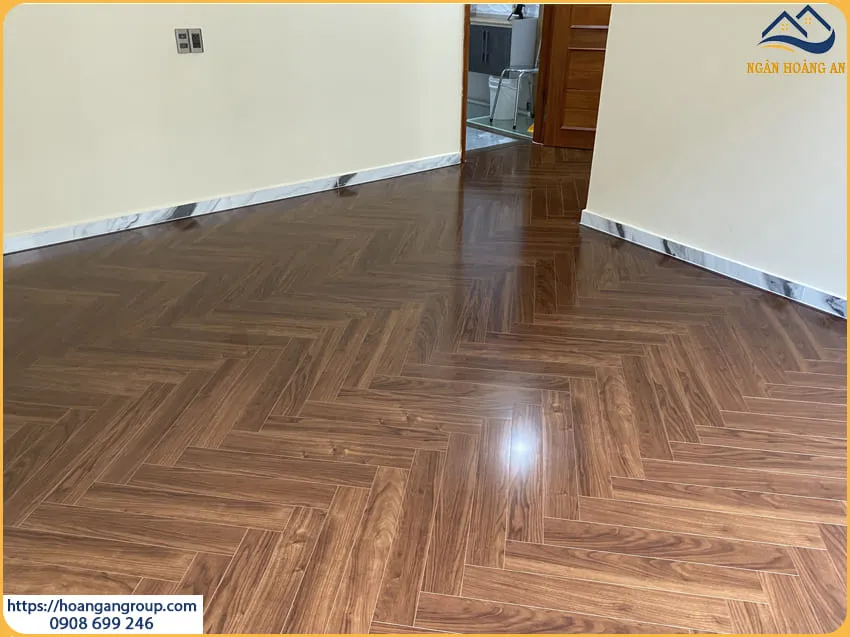 Lót Sàn Gỗ Công Nghiệp Xương Cá Cho Phòng Ngủ Tại Tân Phú TPHCM