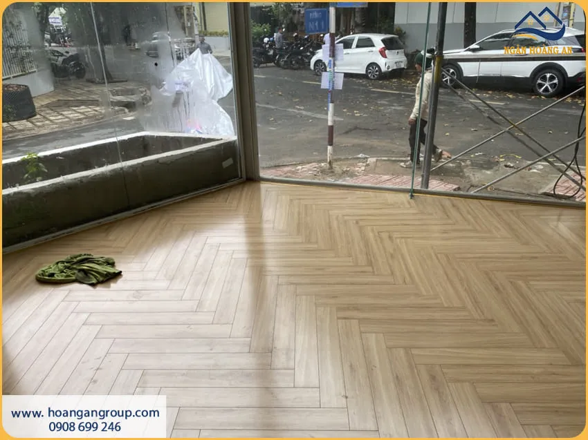 Lót Sàn Gỗ Xương Cá Cho Văn Phòng Công Ty Sang Trọng