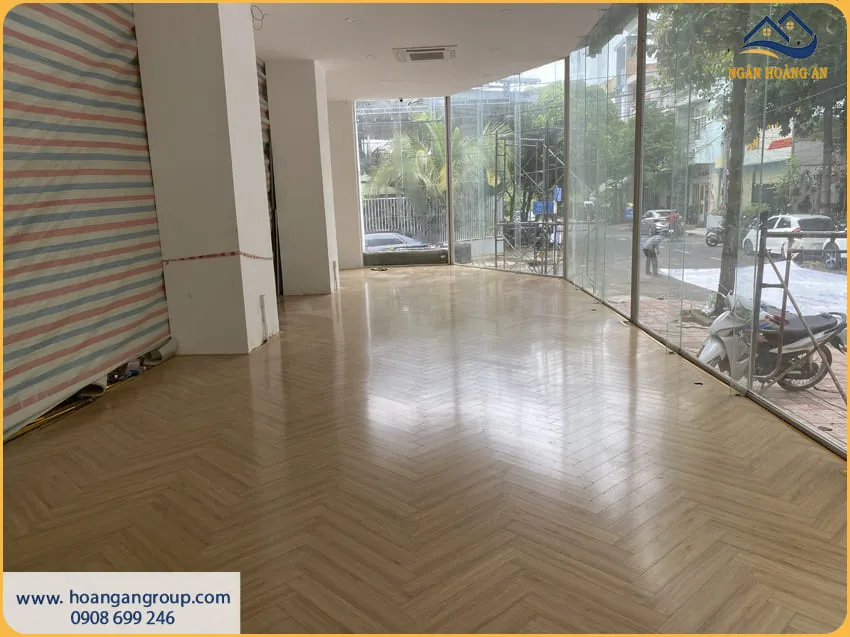 Lót Sàn Gỗ Xương Cá Cho Văn Phòng Công Ty Sang Trọng