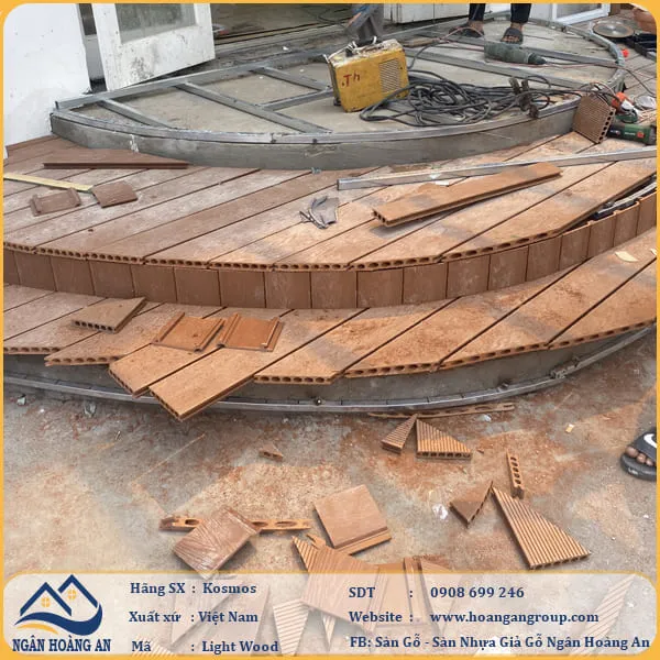 Thi Công Sàn Gỗ Nhựa Ngoài Trời Kosmos Chịu Nắng Mưa Tại Quận 7 TPHCM