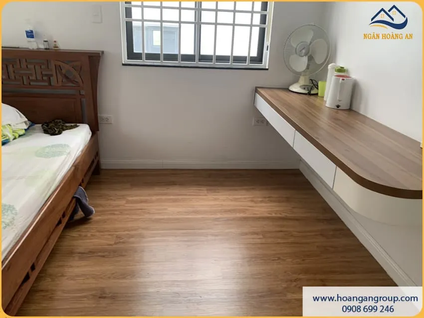 Lót Sàn Nhựa Cho Phòng Ngủ Gọn Gàng Ấm Cúng