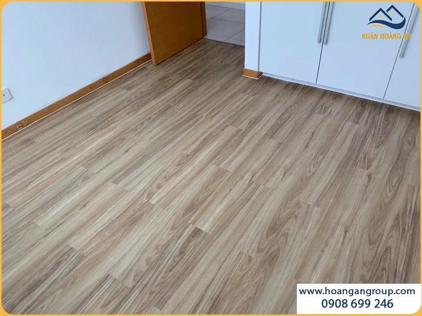 Lót Sàn Nhựa Dán Keo Giúp Phòng Ngủ Sạch Sẽ Ấm Cúng