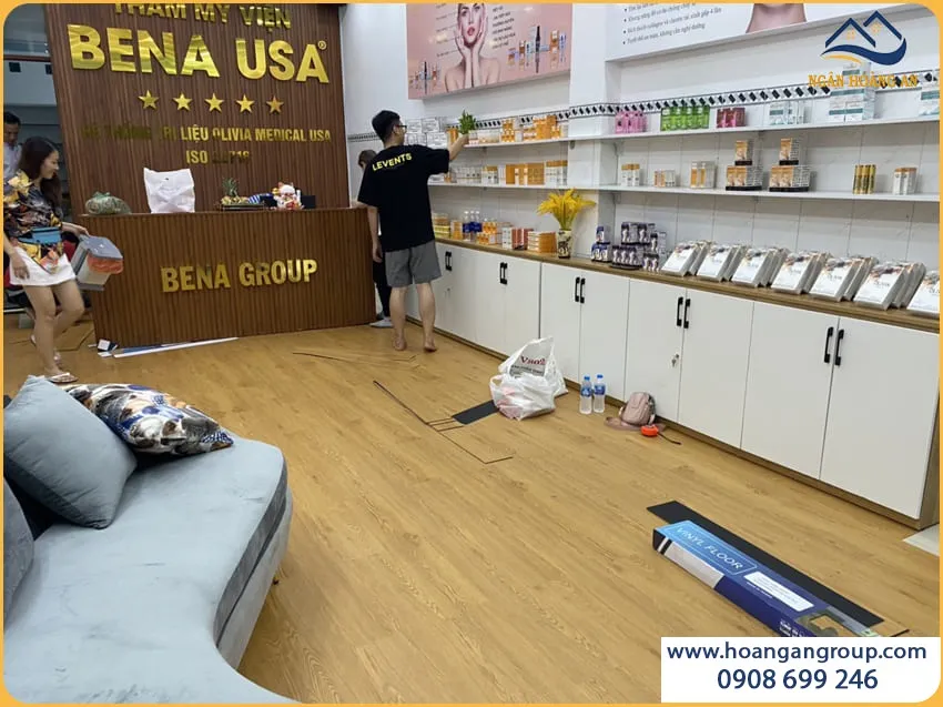 Lót Sàn Nhựa Dán Keo Sang Trọng Cho Cửa Hàng Spa Lót Sàn Nhựa Dán Keo Sang Trọng Cho Cửa Hàng Spa