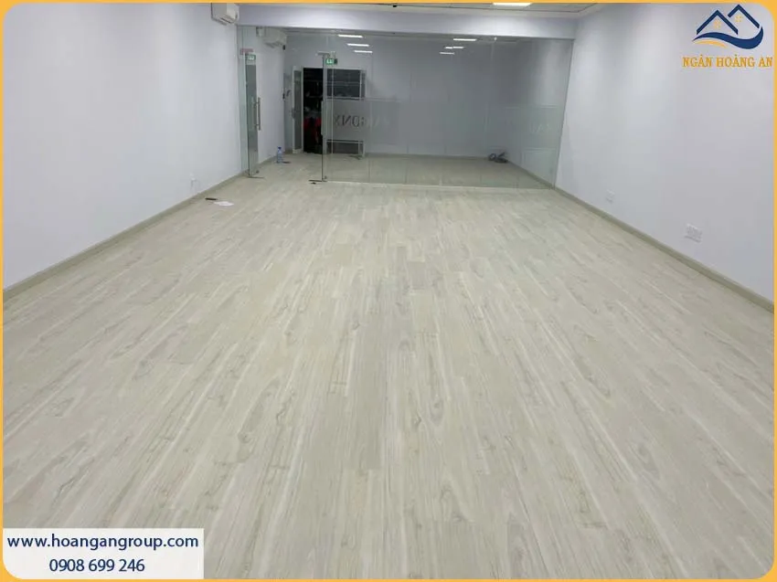 Không Gian Công Ty Chuyên Nghiệp Hơn Với Sàn Nhựa Dán Keo