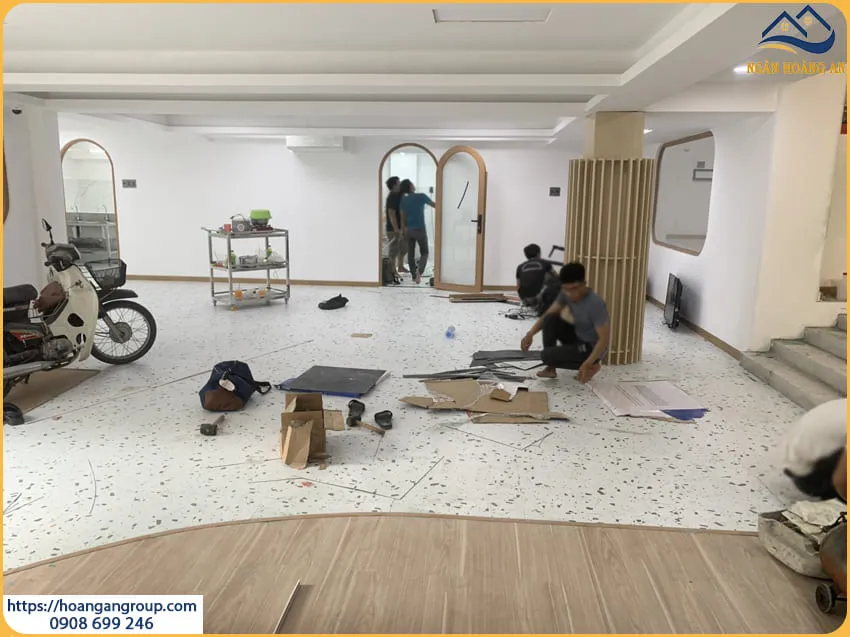 Lót Sàn Nhựa Dán Keo Giả Vân Đá Cho Nhà Ở Tại Quận 12 TPHCM