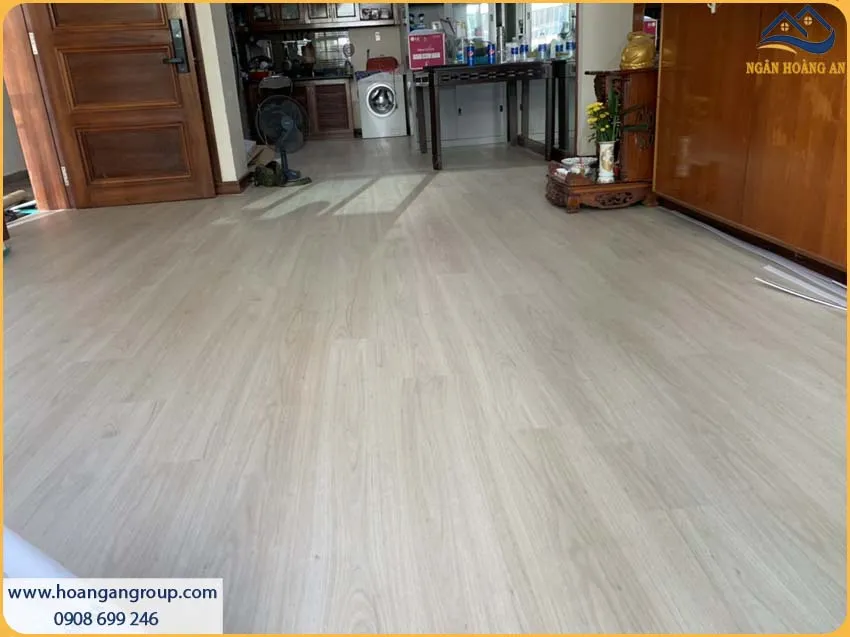 Cải Tạo Sàn Căn Hộ Cũ Với Sàn Nhựa Hèm Khóa Giả Gỗ