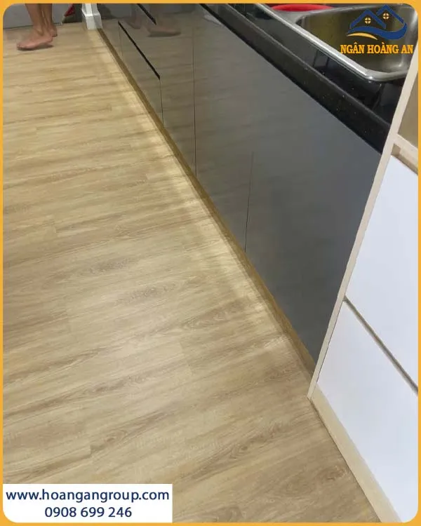 Khu Vực Sinh Hoạt Chung Được Hoàn Thiện Với THFloor HS8004 Khu Vực Sinh Hoạt Chung Được Hoàn Thiện Với THFloor HS8004