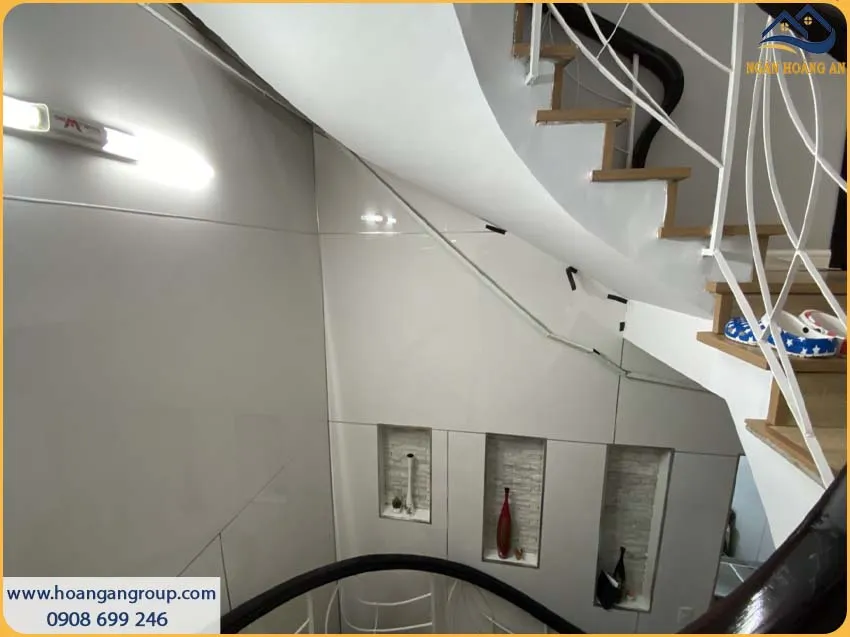 Thi Công Cầu Thang Với Tấm Ốp PVC Giả Đá Bền Đẹp