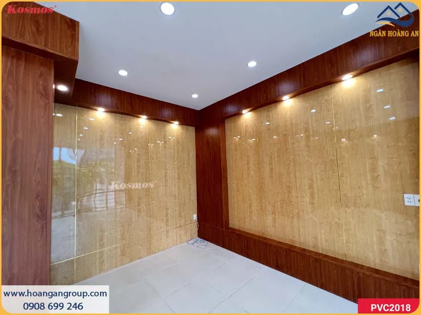 Công Trình Ốp Tường PVC Giả Gỗ Cho Khu Vực Lễ Tân