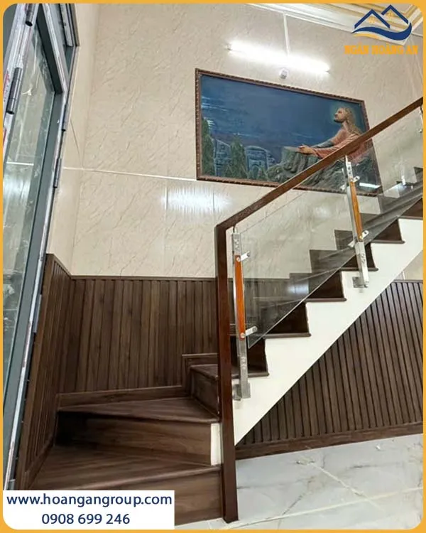 Không Gian Sống Nổi Bật Với Ốp Tường Lamri Lam Sóng Giả Gỗ