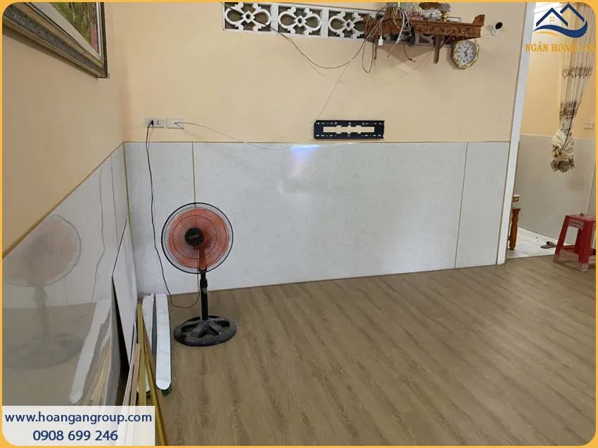 Không Gian Phòng Khách Hoàn Thiện Với Ốp Lamri PVC Giả Đá Không Gian Phòng Khách Hoàn Thiện Với Ốp Lamri PVC Giả Đá