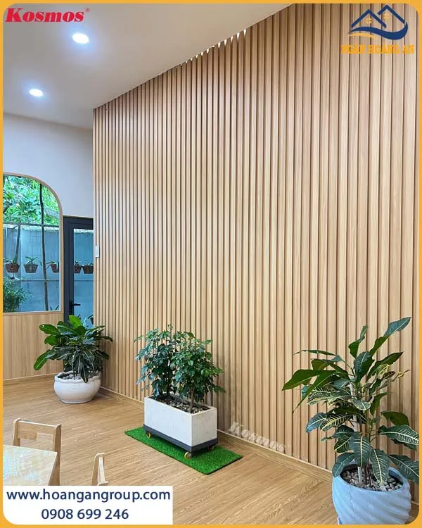 Không Gian Lớp Học Nổi Bật Với Lam Sóng Giả Gỗ