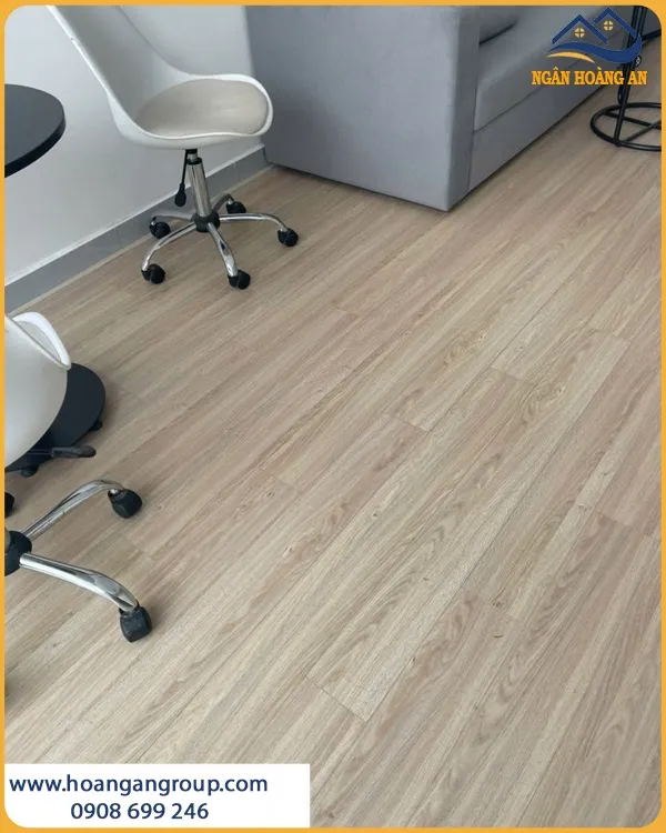 Mẫu Sàn Gỗ Công Nghiệp Vân Gỗ Sồi Được Nhiều Văn Phòng Lựa Chọn