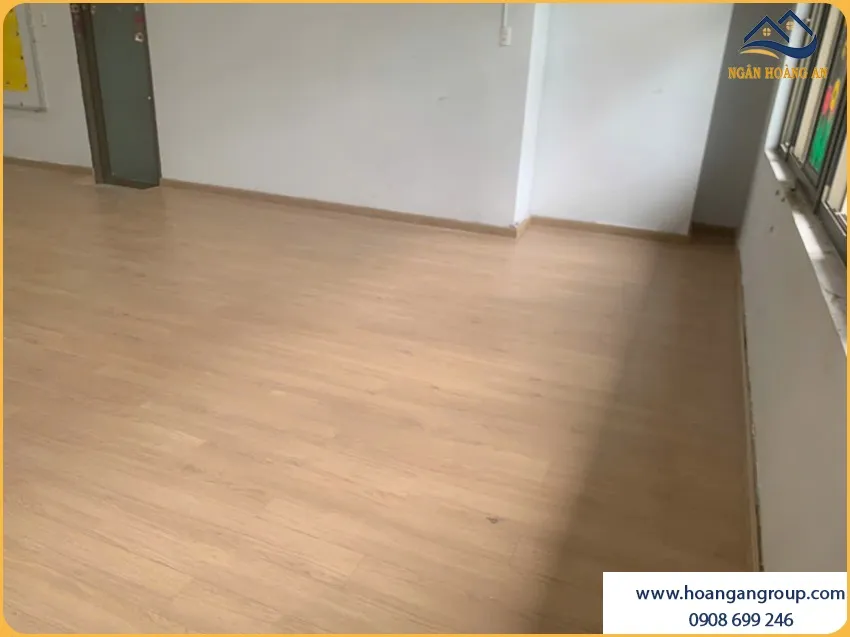 Sàn Gỗ Công Nghiệp Chống Ẩm Phù Hợp Khu Vực Trường Học