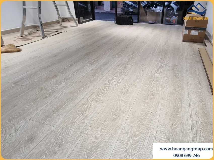 Mẫu Sàn Gỗ Công Nghiệp Dễ Phối Với Nội Thất Phòng Khách Mẫu Sàn Gỗ Công Nghiệp Dễ Phối Với Nội Thất Phòng Khách