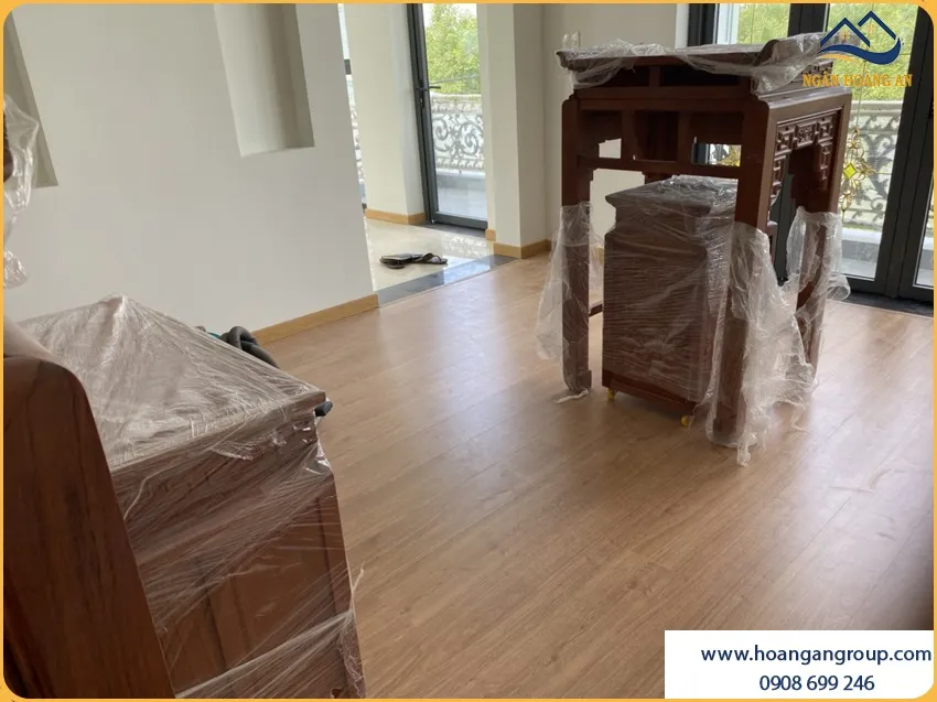 Sàn Gỗ Tông Trầm Mang Đến Cảm Giác Trang Nghiêm Và Yên Tĩnh