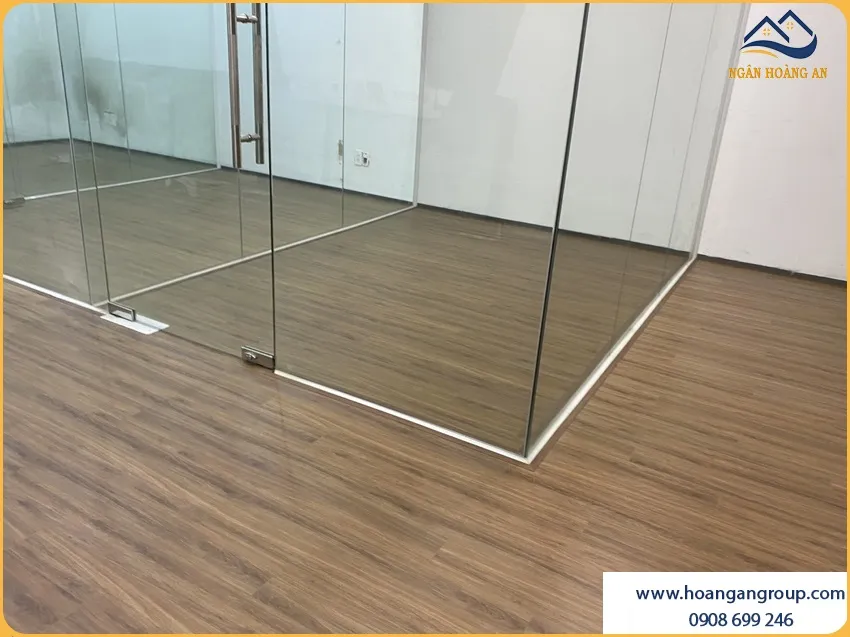 Mẫu Sàn Gỗ Công Nghiệp Phù Hợp Khu Vực Lễ Tân Văn Phòng