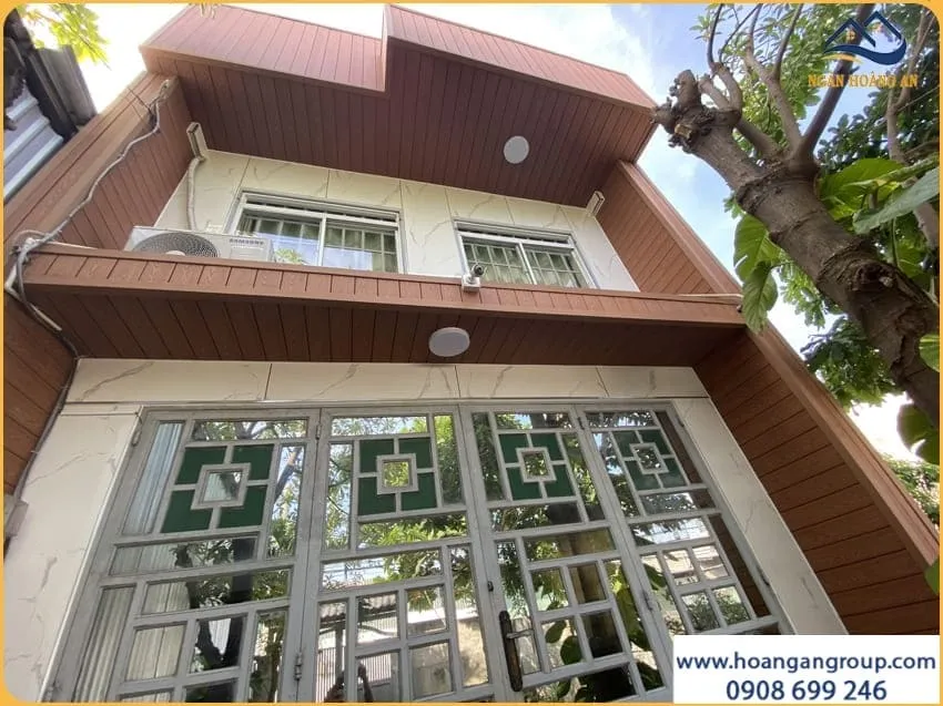 Mẫu Tấm Ốp Gỗ Nhựa Trang Trí Mặt Tiền Nhà Hiện Đại