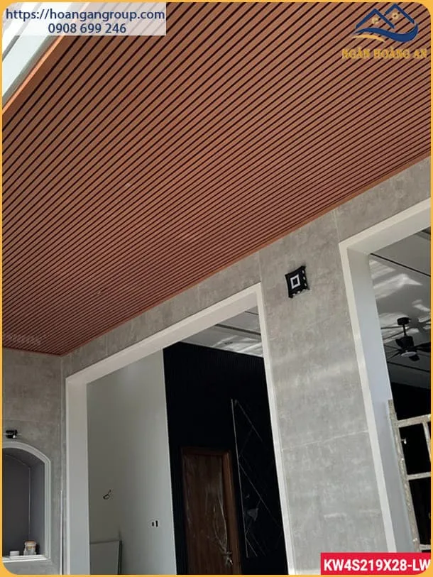 Mẫu Tấm Ốp Trần Gỗ Nhựa Ngoài Trời Đẹp Nhất Tại Hóc Môn TPHCM