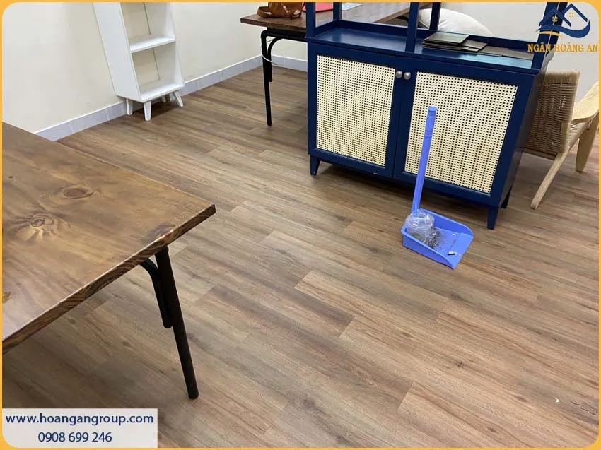 Thi Công Sàn Nhựa Dán Keo Trọn Gói Cho Cơ Sở Kinh Doanh