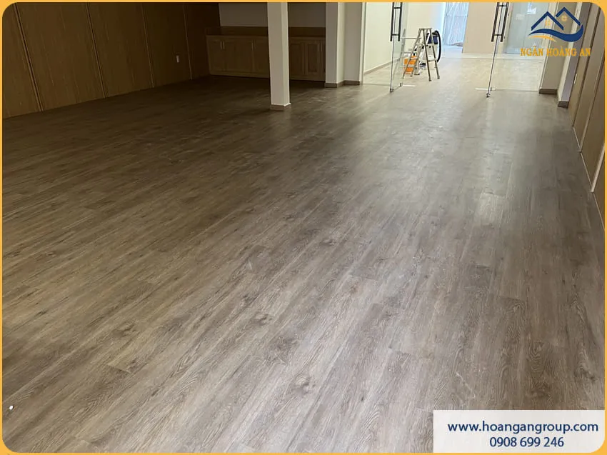 Nhà Ở Ấm Cúng Với Sàn Nhựa Hèm Khoá Charm Wood SPC04
