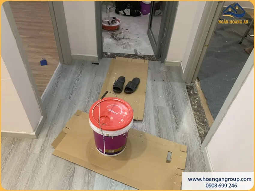 Nhà Ở Gọn Gàng  Sạch Sẽ Với Sàn Nhựa Dán Keo