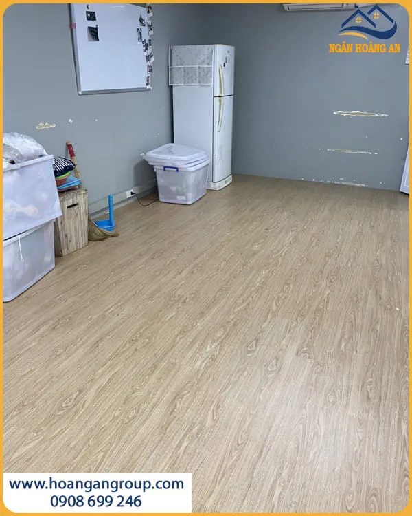 Nhà Ở Gọn Gàng  Sạch Sẽ Với Sàn Nhựa Dán Keo
