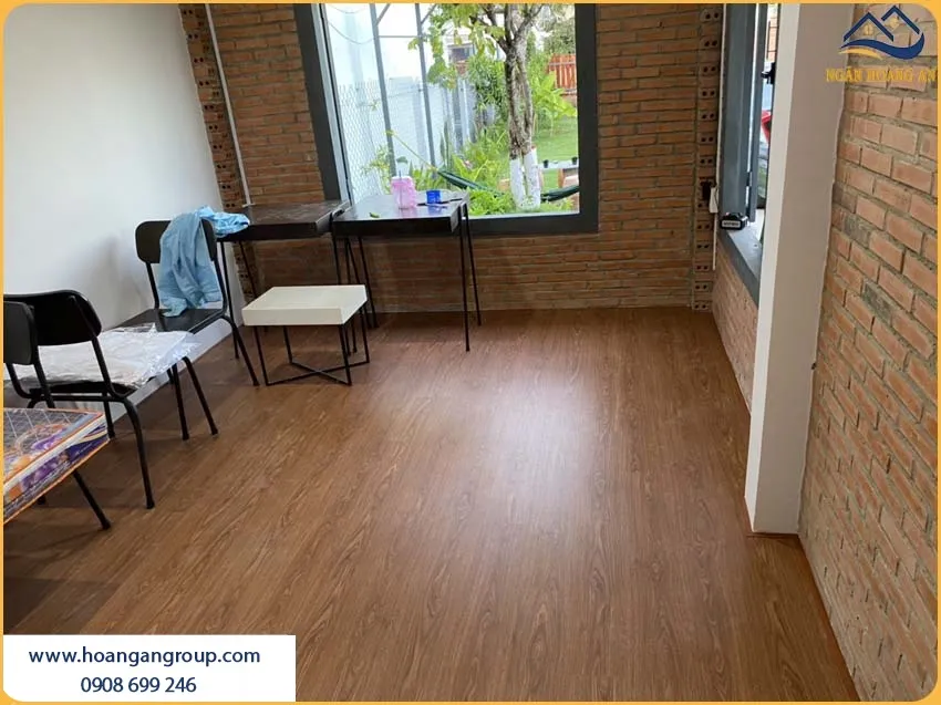 Thi Công Sàn Nhựa Giả Gỗ Kosmos Chắc Chắn Cho Không Gian 