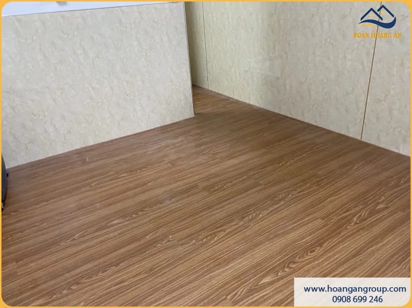 Nhà Trọ Gọn Gàng Với Sàn Nhựa Hèm Khoá
