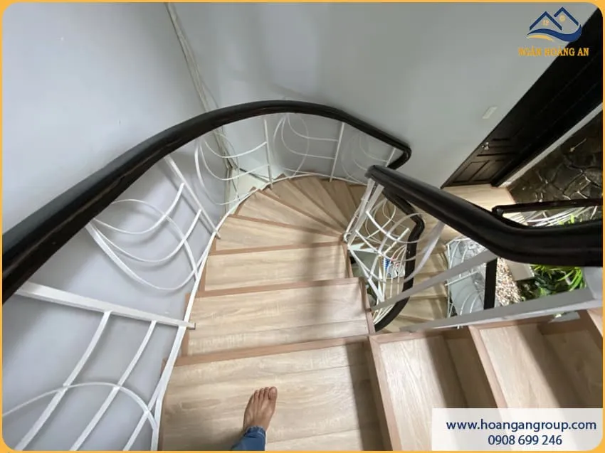Ốp Cầu Thang Bằng Sàn Gỗ Công Nghiệp Kosmos S293 Ốp Cầu Thang Bằng Sàn Gỗ Công Nghiệp Kosmos S293