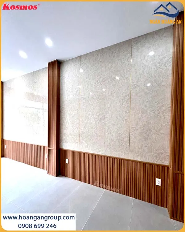 Mẫu Lam Sóng Giả Gỗ Kết Hợp Với PVC Ốp Phòng Khách Đẹp