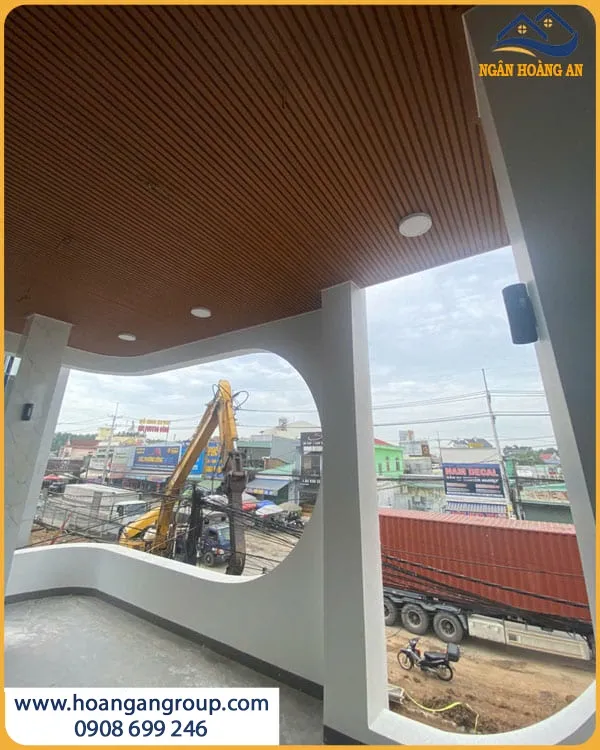 Ốp Trần Ban Công Gỗ Nhựa Phủ ASA Kosmos 4S184X28 Chống Mối Mọt Ốp Trần Ban Công Gỗ Nhựa Phủ ASA Kosmos 4S184X28 Chống Mối Mọt