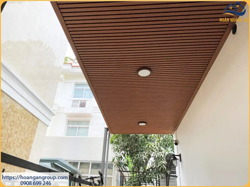 Ốp Trần Bằng Lam Sóng Gỗ Nhựa Ngoài Trời Tại Quận 6 TPHCM