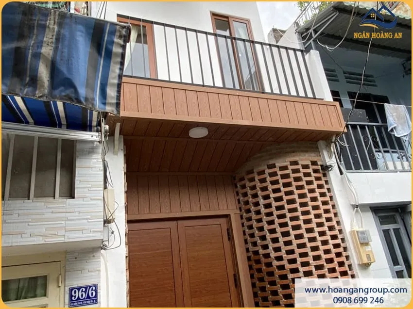 Ốp Trần Bằng Tấm Gỗ Nhựa Ngoài Trời Kosmos Light Wood