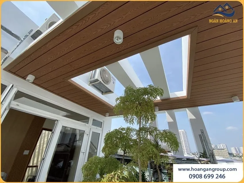Ốp Trần Bằng Tấm Ốp Gỗ Nhựa Ngoài Trời Đẹp Chống Nắng Mưa