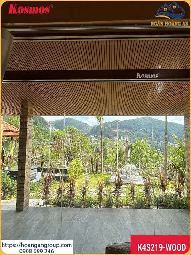 Ốp Trần Bằng Tấm Ốp Lam Sóng Gõ Nhựa Tại Quận 10 TPHCM