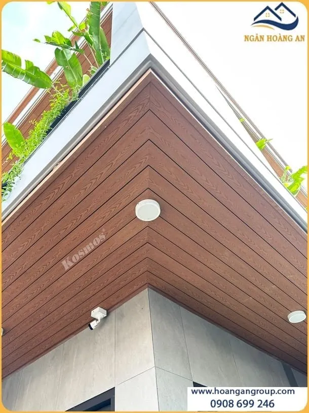Ốp Trần Gỗ Nhựa Ngoài Trời Bền Đẹp Cho Nhà Ở