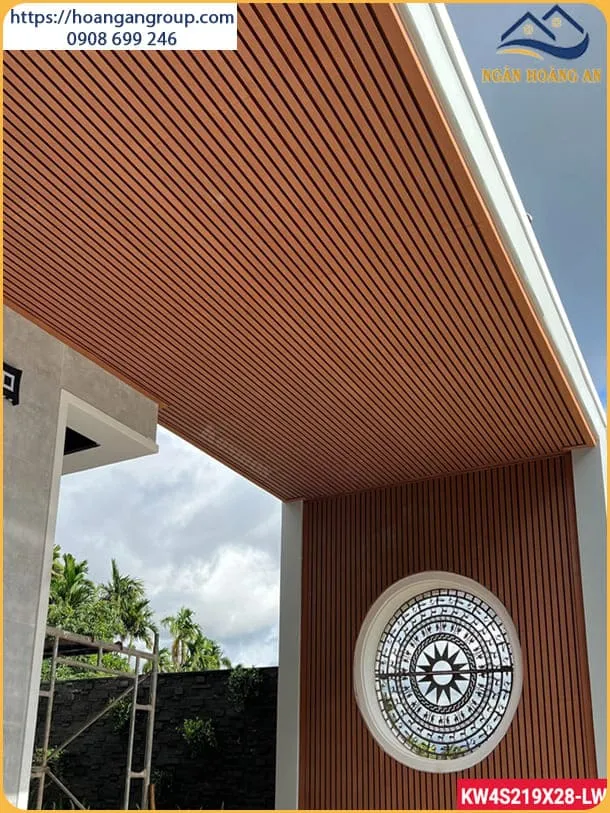 Ốp Trần Gỗ Nhựa Ngoài Trời Cho Hành Lang Tại Quận 2 TPHCM Ốp Trần Gỗ Nhựa Ngoài Trời Cho Hành Lang Tại Quận 2 TPHCM