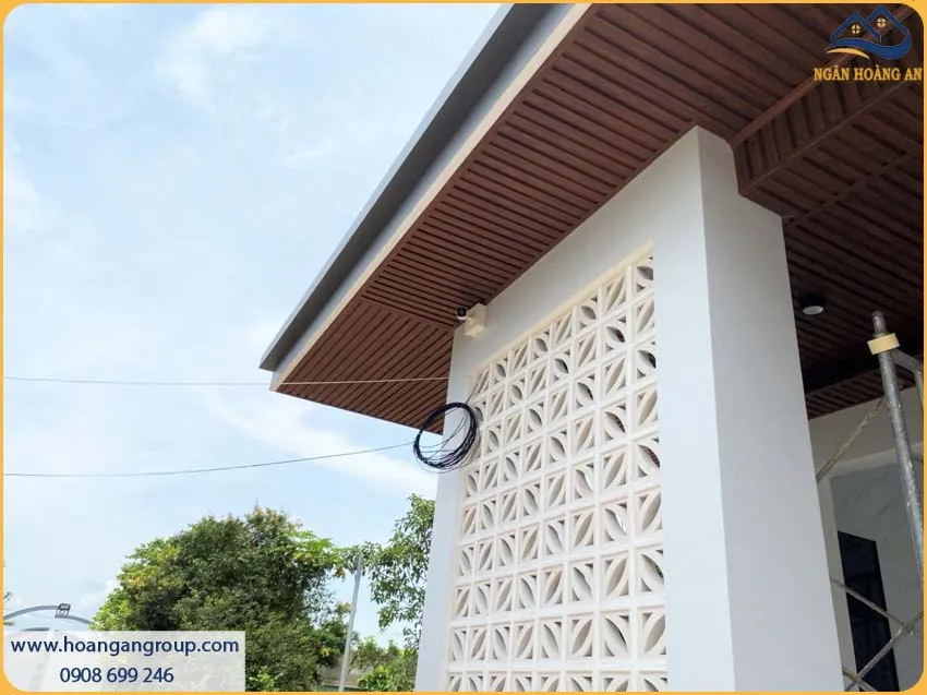 Thi Công Ốp Trần Lam Sóng Kosmos 3S200X15-009 Tạo Nên Sự Sang Trọng