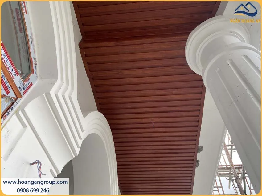 Thi Công Ốp Trần Lam Sóng Kosmos 3S200X15-013 Tạo Nên Sự Sang Trọng