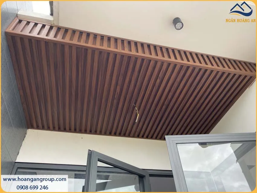 Mái Hiên Được Ốp Trần Bằng Lam Sóng Cao Kosmos Đẹp Và Thu Hút Mái Hiên Được Ốp Trần Bằng Lam Sóng Cao Kosmos Đẹp Và Thu Hút