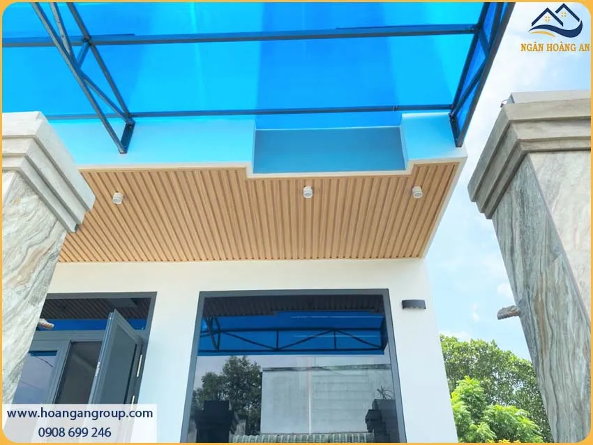 Trần Nhà Được Ốp Bởi Lam Sóng Thấp Giả Gỗ Kosmos 3S200X15-001 Độc Đáo Trần Nhà Được Ốp Bởi Lam Sóng Thấp Giả Gỗ Kosmos 3S200X15-001 Độc Đáo