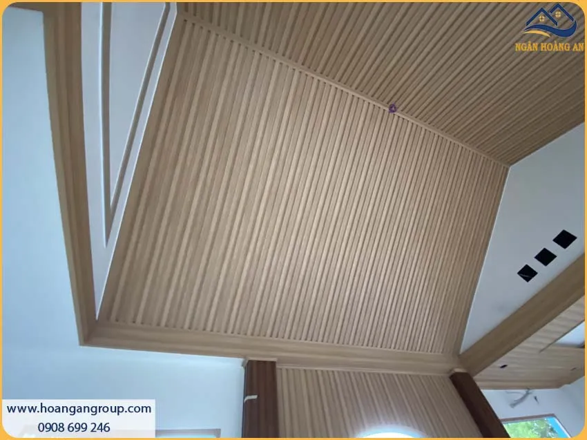Căn Hộ Thi Công Ốp Trần Bằng Lam Sóng Giả Gỗ K3S200-019 Kosmos
